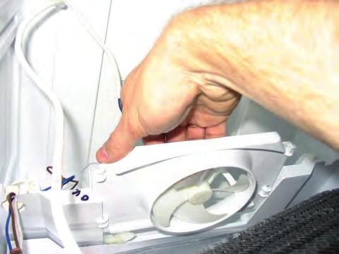 zamienne. w) remove the fan extracting it from the evaporator Fot.
