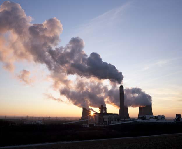 WYZWANIE Z ZAKRESU ENERGII Energia, której używamy, ma swoją cenę. Cenę, która nie jest płacona tylko w walucie, ale również w kosztach środowiskowych.