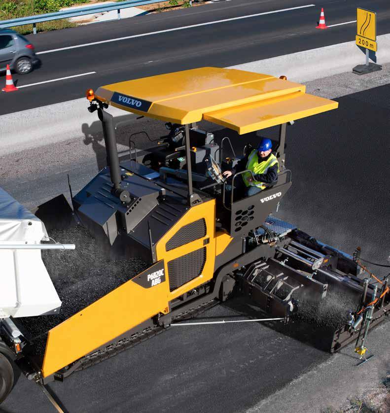 Działanie stołu Stoły Variomatic firmy Volvo oferują klientom hydrauliczną regulację szerokości oraz dodatkowe opcje umożliwiające rozściełanie na szerokości 9 metrów.