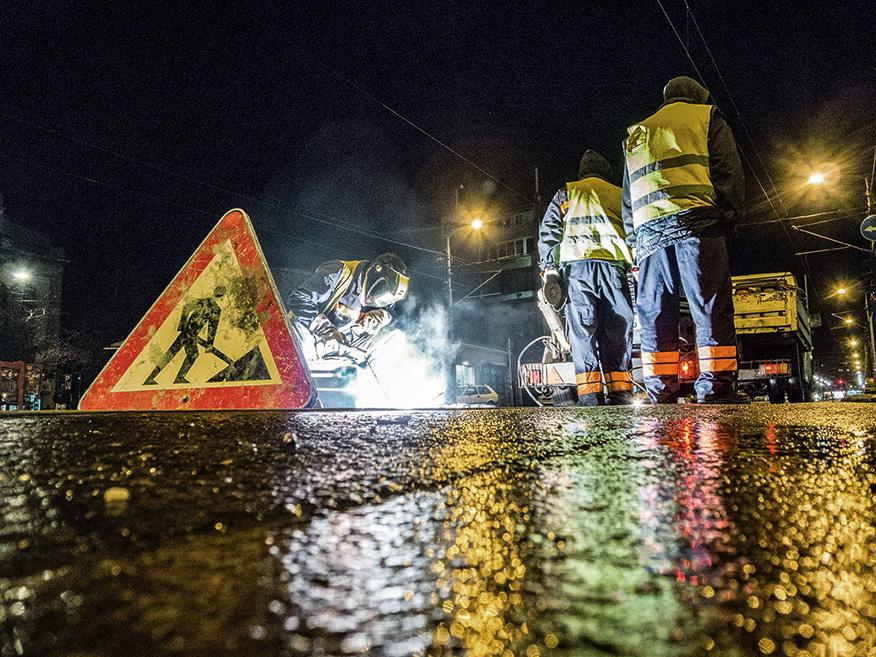nadkolami 1 258 1 258 1 258 Maks. szerokość przestrzeni ładunkowej 1 636 1 636 1 636 Maks.