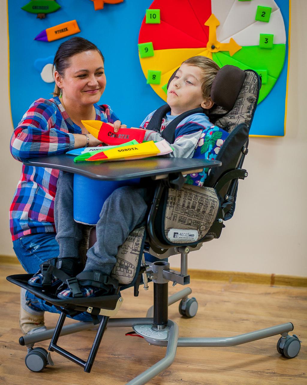 Bogate wyposażenie i szeroki zakres regulacji pozwala na odpowiednie dopasowanie wózka do potrzeb i dysfunkcji dziecka.