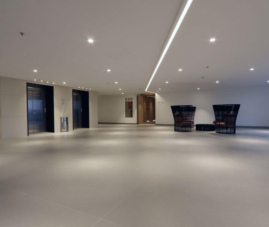 POWIERZCHNIE DEKTON GRIP+ DO ZASTOSOWAŃ WEWNĘTRZNYCH I ZEWNĘTRZNYCH Dzięki posiadanym właściwościom technicznym, powierzchnie Dekton są doskonałym materiałem na podłogę.