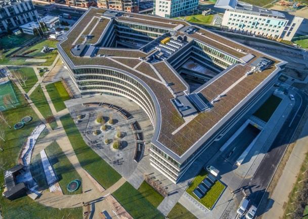 ) (%) (PLN m) (%) (PLN m) (PLN m) (PLN m) Eurocentrum Office Complex Warszawa 85,000 90% 60 6.44% 937 913 511 Royal Wilanów Warszawa 37,000 95% 29 6.