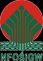 korzysta z