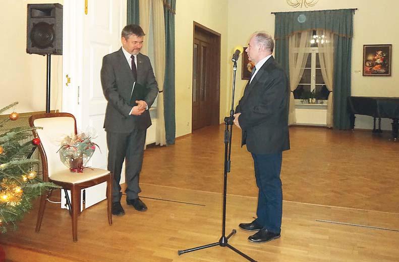 na bis - Kulig Skaldów. W og³oszonym przez kierowniczkê zespo³u konkursie na odgadniêcie tytu³ów piosenek zwyciê y³ dr Grzegorz Ciszewski, a w nagrodê otrzyma³ mo liwośæ wykonania zdjêcia z harf¹.