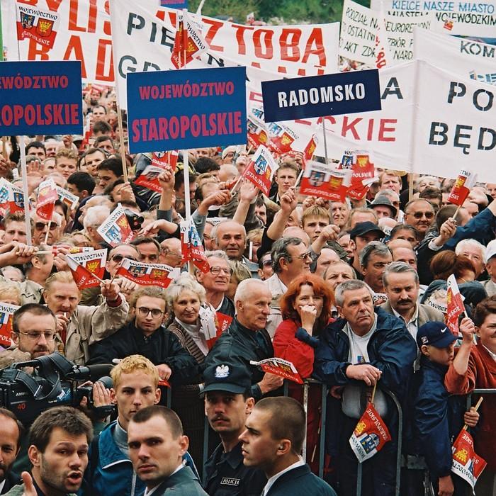 Województwo świętokrzyskie ma 15 lat! 1 18 lipca 2013 Województwo świętokrzyskie ma 15 lat! W 1998 r.