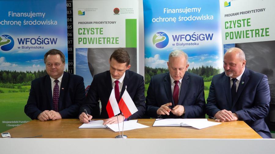 zmniejszenie lub uniknięcie emisji pyłów i innych zanieczyszczeń wprowadzanych do atmosfery przez domy jednorodzinne.