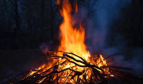 NAPAD ZBÓJNICKI - Scenka rodzajowa przedstawiająca napad zbójników na "Ceprów" (wiązanie linami, zakucie w dyby, pasowanie na zbójnika).