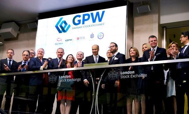 notowanych akcji i wysoka płynność Szeroki i nieograniczony dostęp do profesjonalnych pośredników rynkowych Niezależny nadzór nad rynkiem i wysokie standardy corporate governance Efektywność i