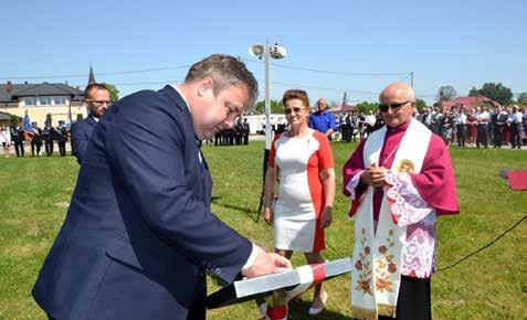 Wójt Gminy Wadowice Górne, w asyście Przewodniczącej Rady Gminy Wadowice Górne Anny Niedbała oraz