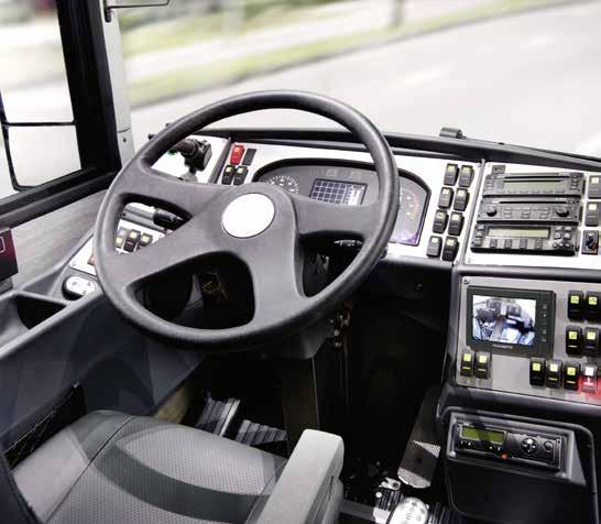 KOMPLETNE ROZWIĄZANIE DLA AUTOBUSÓW DO MONITOROWANIA DRZWI I DO COFANIA POJAZDU Duży monitor LCD 7" zapewnia pełne bezpieczeństwo. Cztery kamery do wnętrza CAM 11 monitorują obszary wejść.