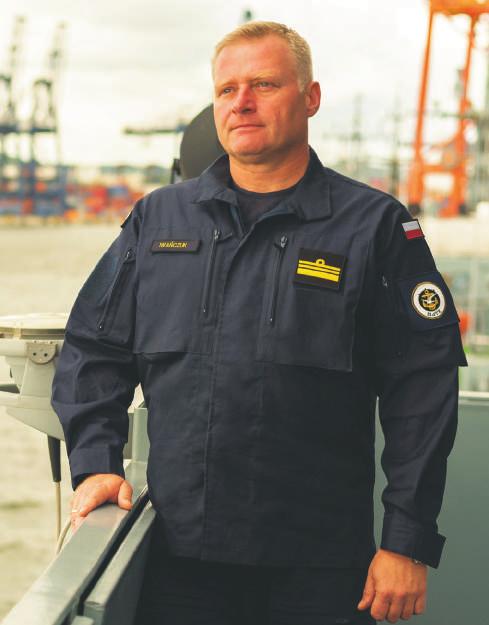 z a w ó d m a r y n a r z Kurs na nowoczesność Z komandorem porucznikiem Jarosławem Iwańczukiem, dowódcą 13. Dywizjonu Trałowców im. adm. floty Andrzeja Karwety, rozmawia Katarzyna Kamińska.