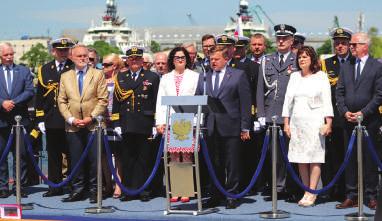 Capstrzyk zakończyły uroczystości na Skwerze Kościuszki. Złożono wiązanki kwiatów przy pomniku Polski Morskiej. Inspektor MW wiceadm.