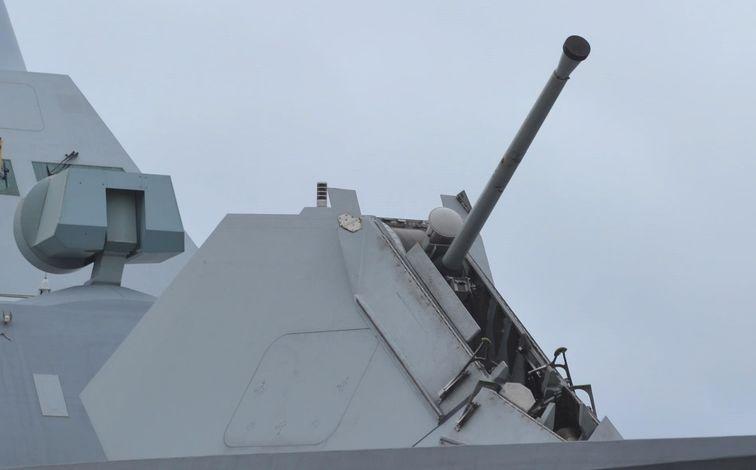Armata Bofors Mk3 kalibru 57 mm na korwecie HSwMS Nyköping typu Visby. Fot. M.Dura Czy to musi być tylko radar kierowania ogniem?