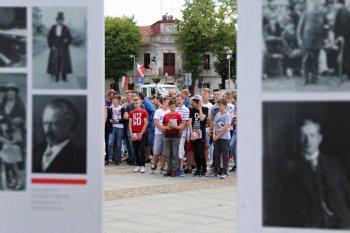 Węgró to jedno z kilkunastu miejsc całej Polsce, których pokazano ekspozycję Instytutu Pamięci Narodoej Ojcoie. Prezentuje ona lideró alki o olną Polskę 1918 r.