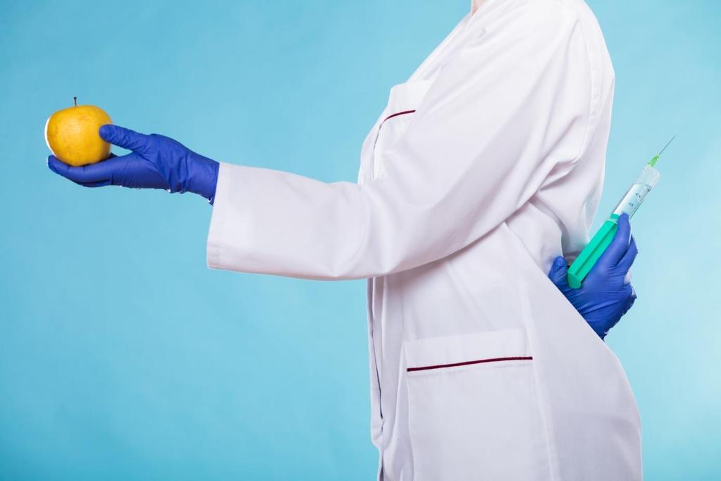 Moduł VI Chemia w żywności Prowadzący: Iwona Wierzbicka dietetyk kliniczny Z pozoru temat szkolenia może wydawać się mało interesujący. Jednak przecież to od żywności zależy nasze zdrowie.