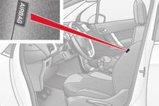 Bezpieczeństwo Boczne poduszki powietrzne W razie silnego uderzenia bocznego, system chroni kierowcę i pasażera na przednim siedzeniu, ograniczając niebezpieczeństwo uszkodzenia torsu pomiędzy