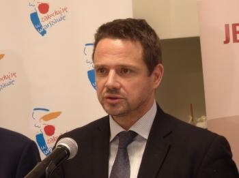 urzędu miasta i pracownikom szpitala. Zapowiedział, że to nie koniec zmian tak korzystnych dla mieszkańców Warszawy.