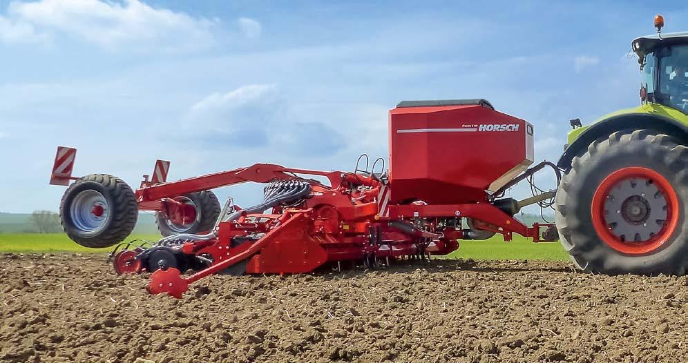 Dzięki połączeniu wozu nasiennego o dużej pojemności (12 000 l dla 8 i 9 SW, 17 000 l dla 12 SW) z jednostką siewną Pronto zwiększa się stabilność, elastyczność i dostępność