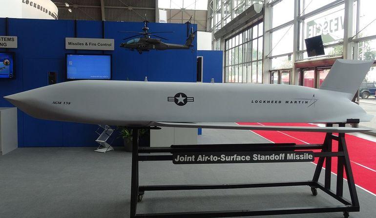 Model AGM-158 JASSM prezentowany podczas MSPO 2014 w Kielcach - fot. J.Sabak Według przedstawicieli MON istotę broni precyzyjnej nie należy sprowadzać wyłącznie do systemów dalekiego zasięgu.