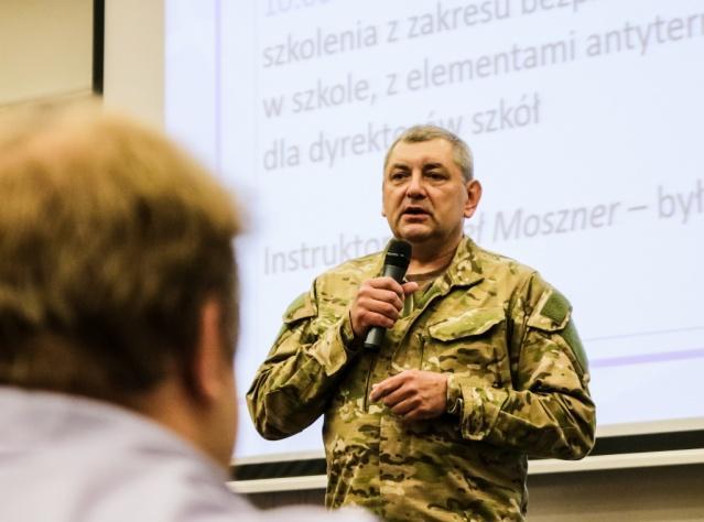 szkoleniową z elementami antyterrorystycznymi pt. Zagrożenia bezpieczeństwa w polskiej szkole.