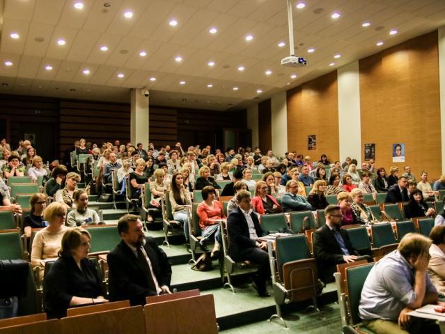 eksplozji. Wśród poruszanej tematyki można wymienić m.in.