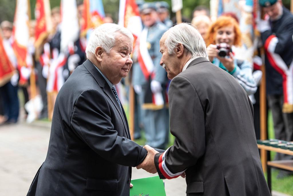 Związku Sybiraków oraz Stowarzyszenia Rodzina Katyńska, a także mieszkańcy i młodzież.