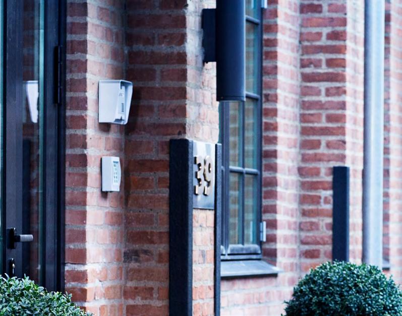 Idealne audio w ciągłym ruchu Słuchawka PRESENCE automatycznie przystosowuje się do otoczenia za pomocą technologii SpeakFocus i WindSafe, nie próżnując - tak, jak