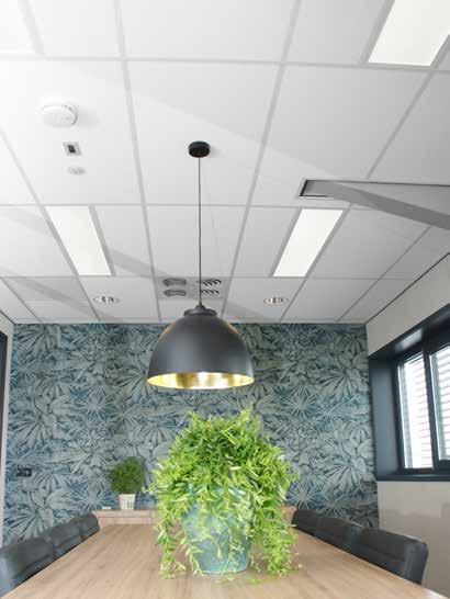 pomocą darmowej aplikacji OPPLE Smart Lighting, wyjątkowe funkcje, takie jak regulacja światła dziennego, funkcja korytarza i inteligentny przekaźnik Smart Relay, maksymalne bezpieczeństwo dzięki