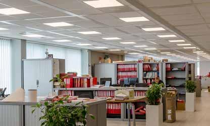 Zawartość katalogu Inteligentne oświetlenie Smart Lighting 12 Oświetlenie wewnętrzne Oprawy LED do wbudowania i zwieszania Oprawy LED Grille do wbudowania 32 Panele LED Monza NOWOŚĆ 34 Panele LED