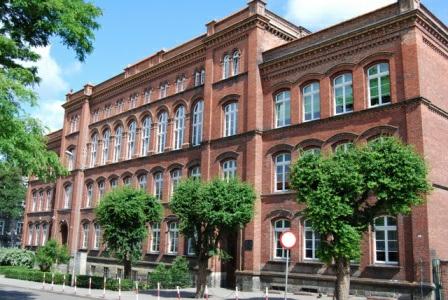 Znajdziesz tu aktualne wydarzenia z życia szkoły, artykuły napisane przez młodych dziennikarzy i zdjęcia ukazujące naważniejsze momenty i chwile naszych