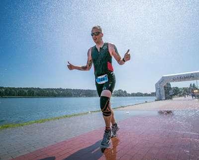 Jeśli natomiast, po pływaniu i rowerze, twój czas przekracza 2h, wtedy dodatkowo na 5 km biegu spróbuj zjeść kolejnego żela.