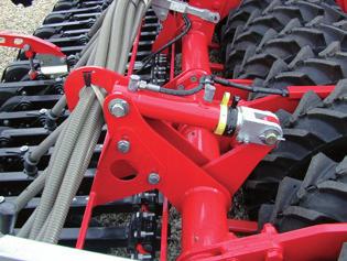 Hydrauliczna regulacja nacisku redlicy Wał przedni Podczas wysiewu przód i tył maszyny opiera się na wałach. Dlatego układ hydrauliczny trzeba przełączyć na funkcję wyrównywania poziomów.
