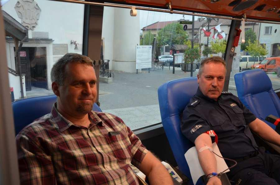 Policjanci, mieszkańcy Szydłowca i powiatu chętnie oddawali krew oraz rejestrowali się jako potencjalni dawcy szpiku.