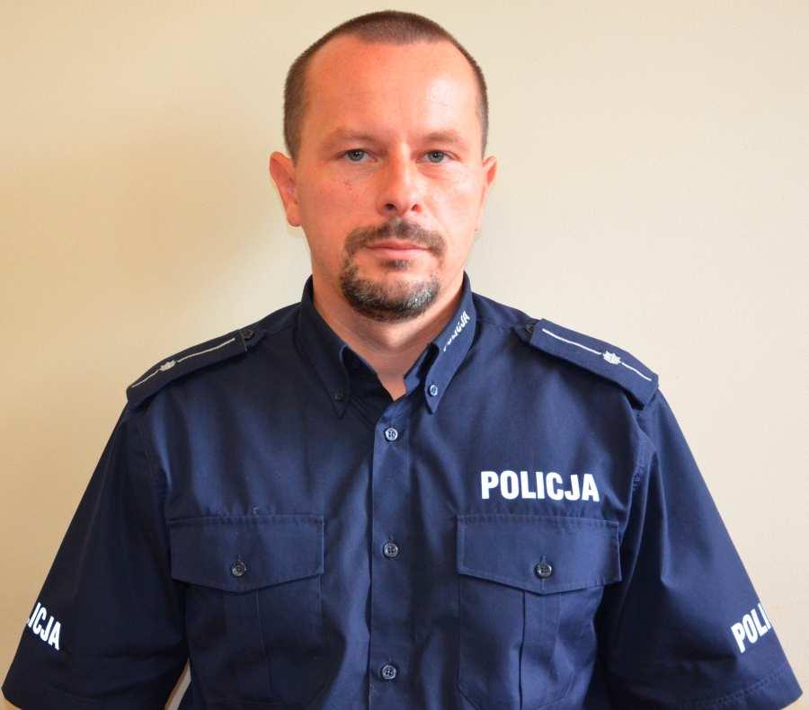 STRONA 7 Podziękowanie dla szydłowieckich policjantów W lokalnej gazecie ukazało się podziękowanie dla szydłowieckich dzielnicowych, którzy w jeden z kwietniowych czwartków pilotowali do szpitala w