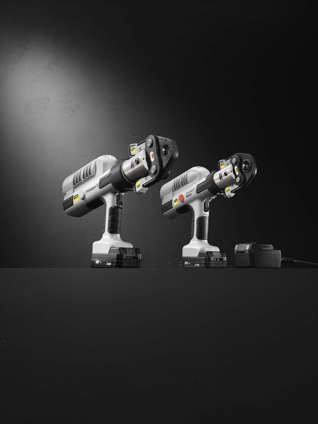 Zintegrowana lampka LED do komfortowego oświetlenia miejsca zaprasowania.