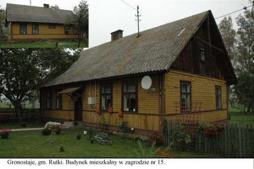 Nr karty ewidencji zabytków: 2 Dom zbudowany na początku XX wieku. Budynek drewniany, posadowiony podwaliną na kamiennym fundamencie na zaprawie.