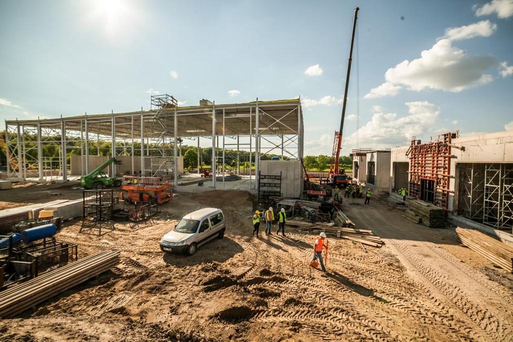 Dodatkowo, w ramach powyższego zadania zrealizowano i rozliczono - Zakup pojemników do wywozu odpadów komunalnych - Zakup samochodu śmieciarki 16 [m3] - Zakup samochodu śmieciarki 22 [m3] - Zakup