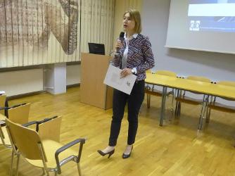 ?ka tradycyjna, elektroniczna, audiobook), a co za tym idzie równie? do biblioteki. (DO)WOLNO?? CZYTANIA pozwala nam rozwija? si? umys?owo, kulturalnie, poznawa? ró?ne pogl?dy, mie? nieograniczone mo?