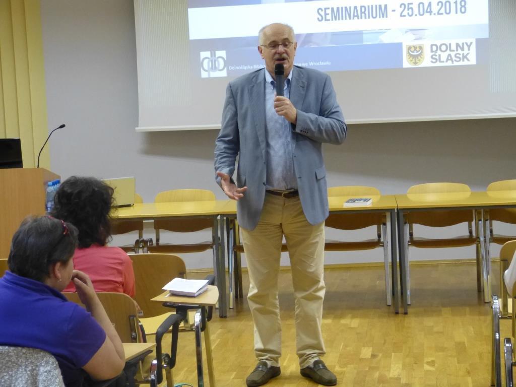 awia i ich losy oraz niejedna tajemnica z nimi zwi?zana buduj? to?samo?? tego miasta. Prelegent podkre?li?,?e dla niego bardzo wa?