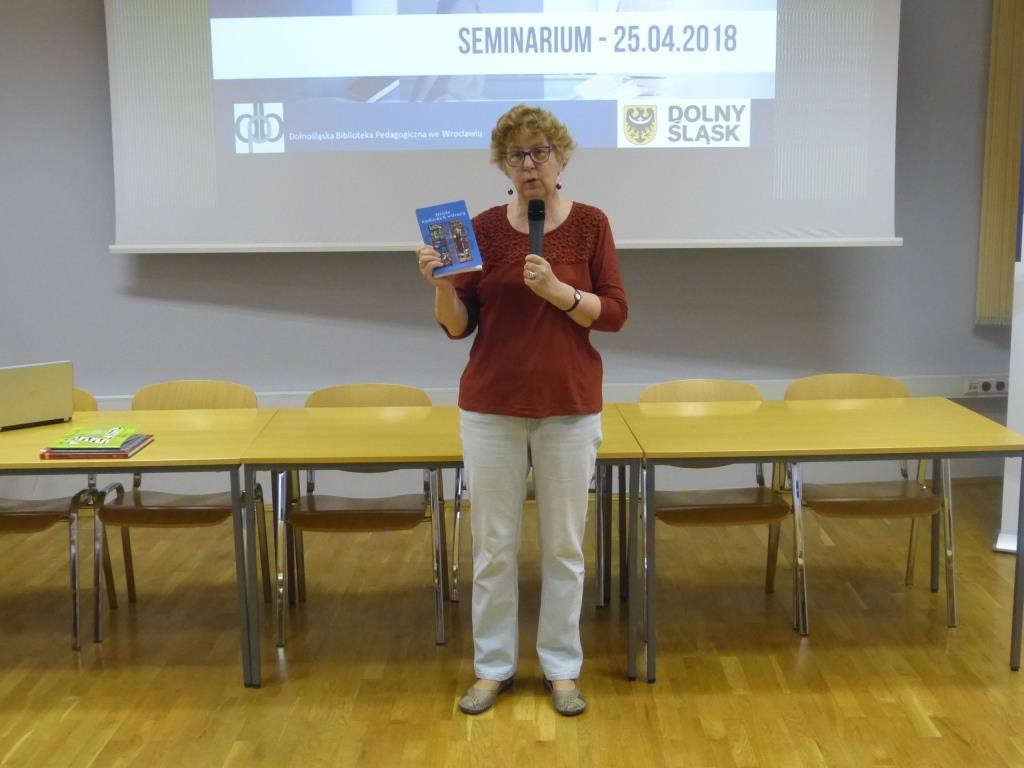 , a w tym czytanie, czytanie przez?piewanie. O tym i wielu innych pomys?ach artystycznych utalentowanej m?odzie?y z tego liceum mówi?a Jolanta Nogaj. Prelegentka przedstawi?a nadrz?