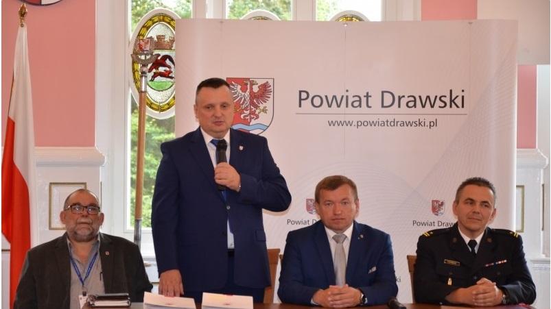 W działaniach uczestniczyły: 2 x JRG Drawsko Pomorskie, 2 x ZRM, 2 x policja.