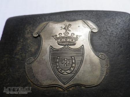 Herb Jastrzębiec-klamra żelazna z srebrnym herbem Herb Jastrzębiec-klamra żelazna z srebrnym herbem 680 Herb Jastrzębiec-klamra z herbem.