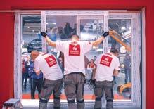 W pokazach zastosowane zostały drzwi Aluplast HST 85 mm w wariancie premium, o wymiarach 3 x 2,5 m, w schemacie A, których współczynnik przenikania ciepła wynosi U w = 0,72 W/m 2 K.