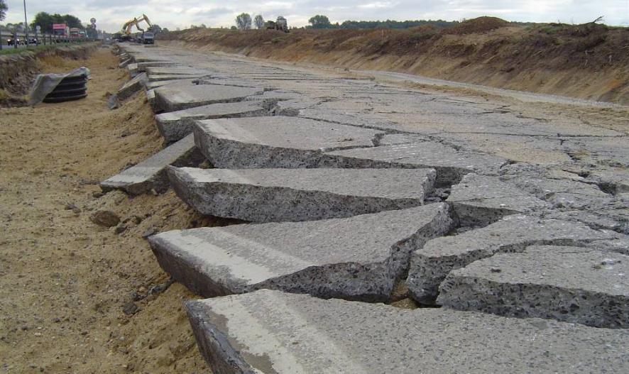 Historia nawierzchni betonowych A4 Beton B40, Płyty dyblowane i kotwione, 26cm Górna 7 cm warstwa nowy materiał Dolna warstwa 19 cm,