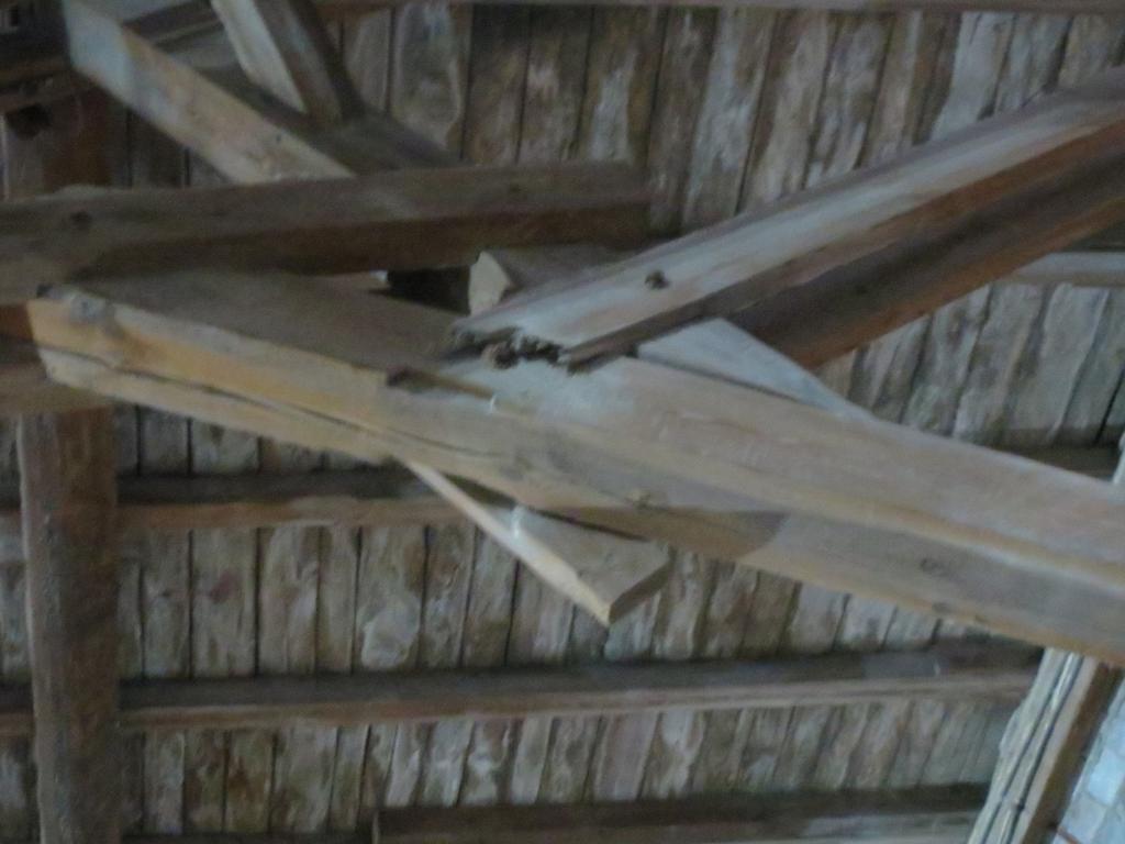 Konsrucja dachu i onsrucja ramonic ogólnie sanie echnicznym dobrym.