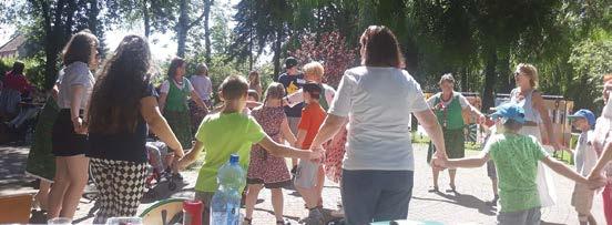 EDUKACJA / ROZMAITOŚCI 11 Uśmiech dziecka najlepszą nagrodą Od kilku lat panie z Koła Gospodyń Wiejskich z miejscowości Tyniec nad Ślęzą odwiedzają dzieci z Zespołu Szkół Specjalnych w Wierzbicach.