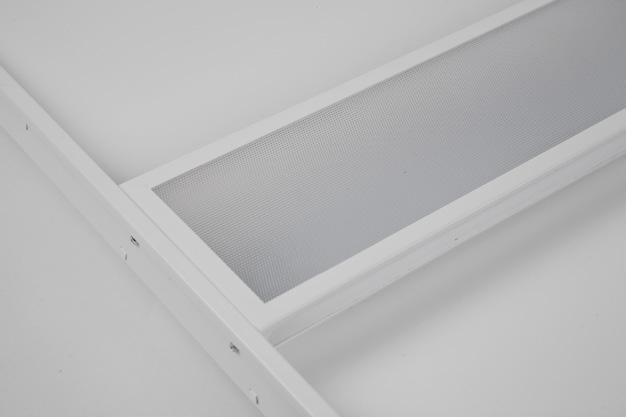 AGAT POS LED (tunable white) Oprawy oświetlenia pośredniego znalazły powszechne zastosowanie w pomieszczeniach biurowych, salach konferencyjnych, szkołach i innych obiektach użyteczności publicznej.