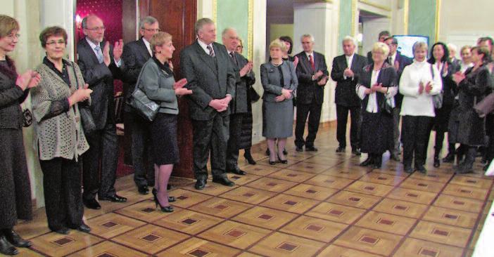 W krót kim prze mó wie niu pod su mo wał ubie gło - rocz ną dzia łal ność.