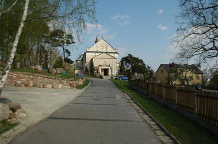 PATRON ŚWIĘTY MIKOŁAJ Św. MIKOŁAJ - Cudotwórca z Miry Greckie imię Mikołaj znaczy etymologicznie tyle, co "zwycięski lud". Ma ono wiele odmian: Nicolas, Niklaś, Klaus, Mikulasz, Miklos, Nichol itd.